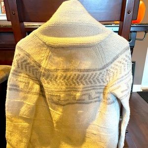 Tna zip up sweater. Cozy fall and winter sweater. In good condition